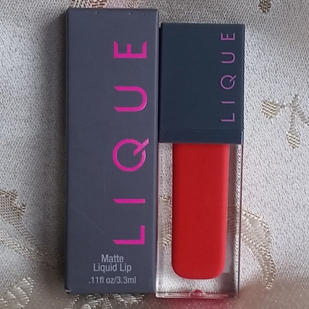 LIQUE Matte Liquid Lipstick Flirt NIB